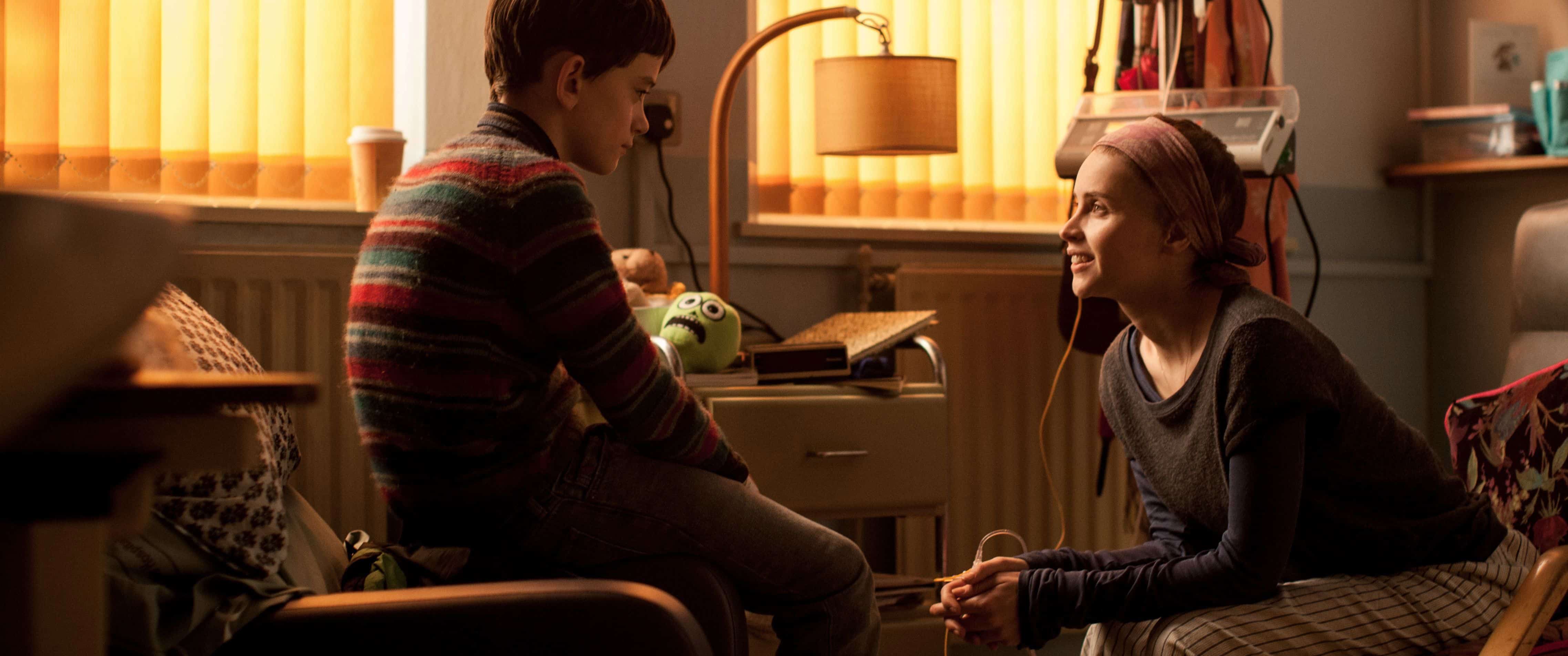 Abb. 1: Screenshot aus Sieben Minuten nach Mitternacht (2016). Verleih: Studiocanal