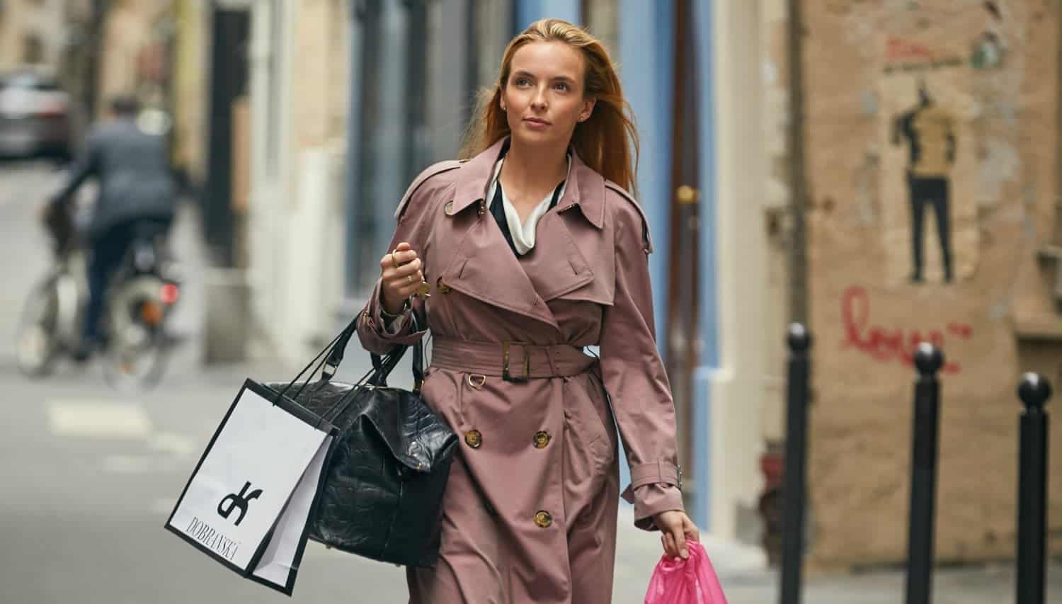 Villanelle (Jodie Comer) ist nach dem Auftragsmord in Wien wieder zurück in Paris und nach einer Shopping-Tour auf dem Weg zu ihrer Wohnung