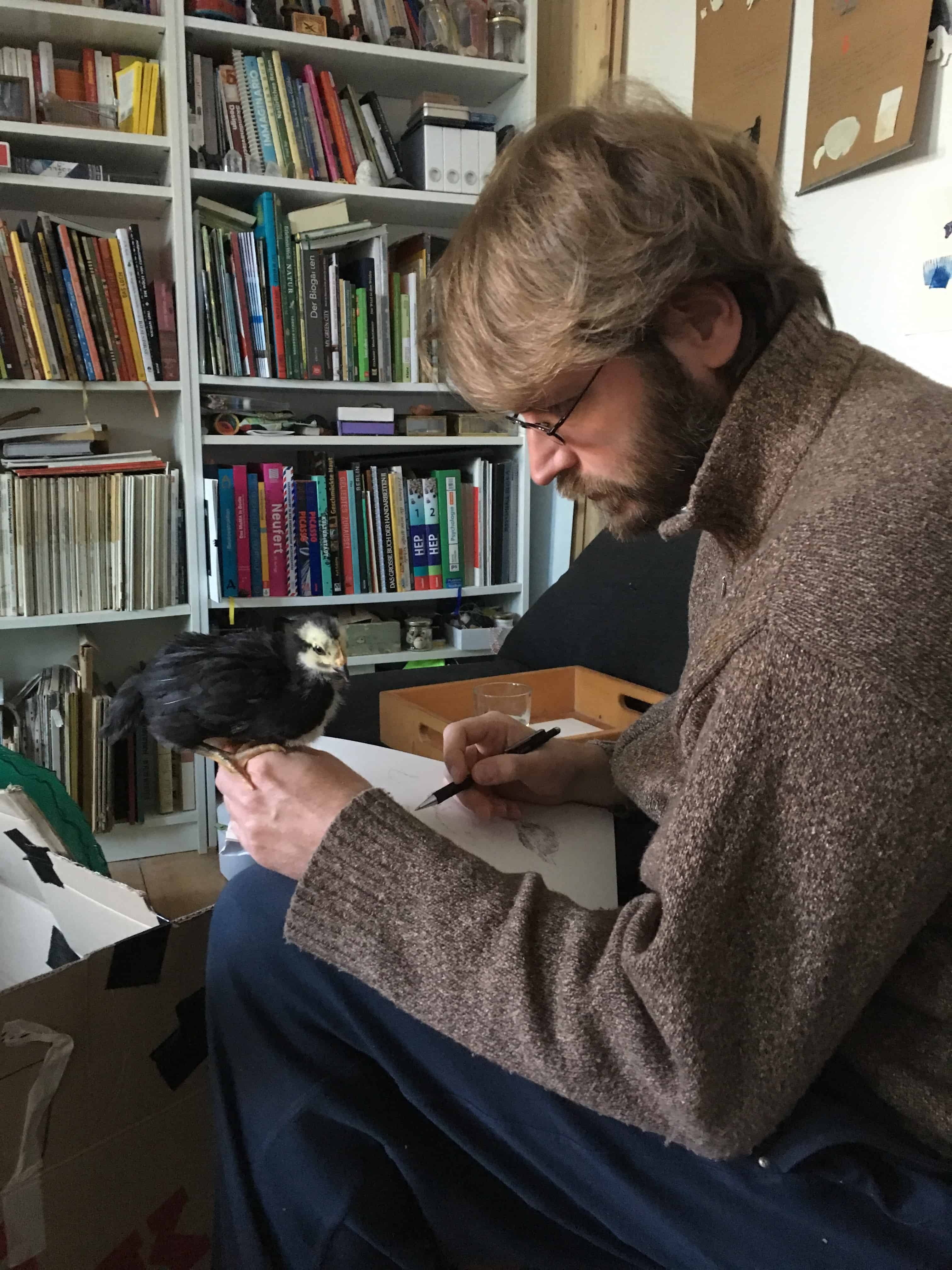 Sebastian Meschenmoser in seinem Arbeitszimmer, (c) Sebastian Meschenmoser