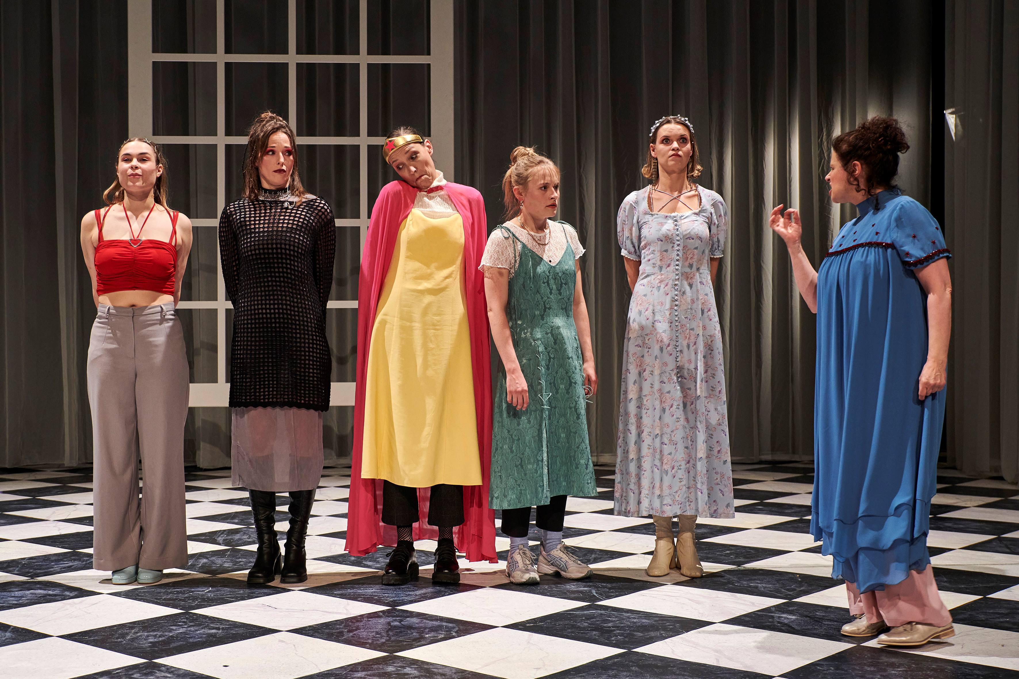 Bühnenfoto 2 zu Stolz und Vorurteil Staatstheater Braunschweig komprimiert