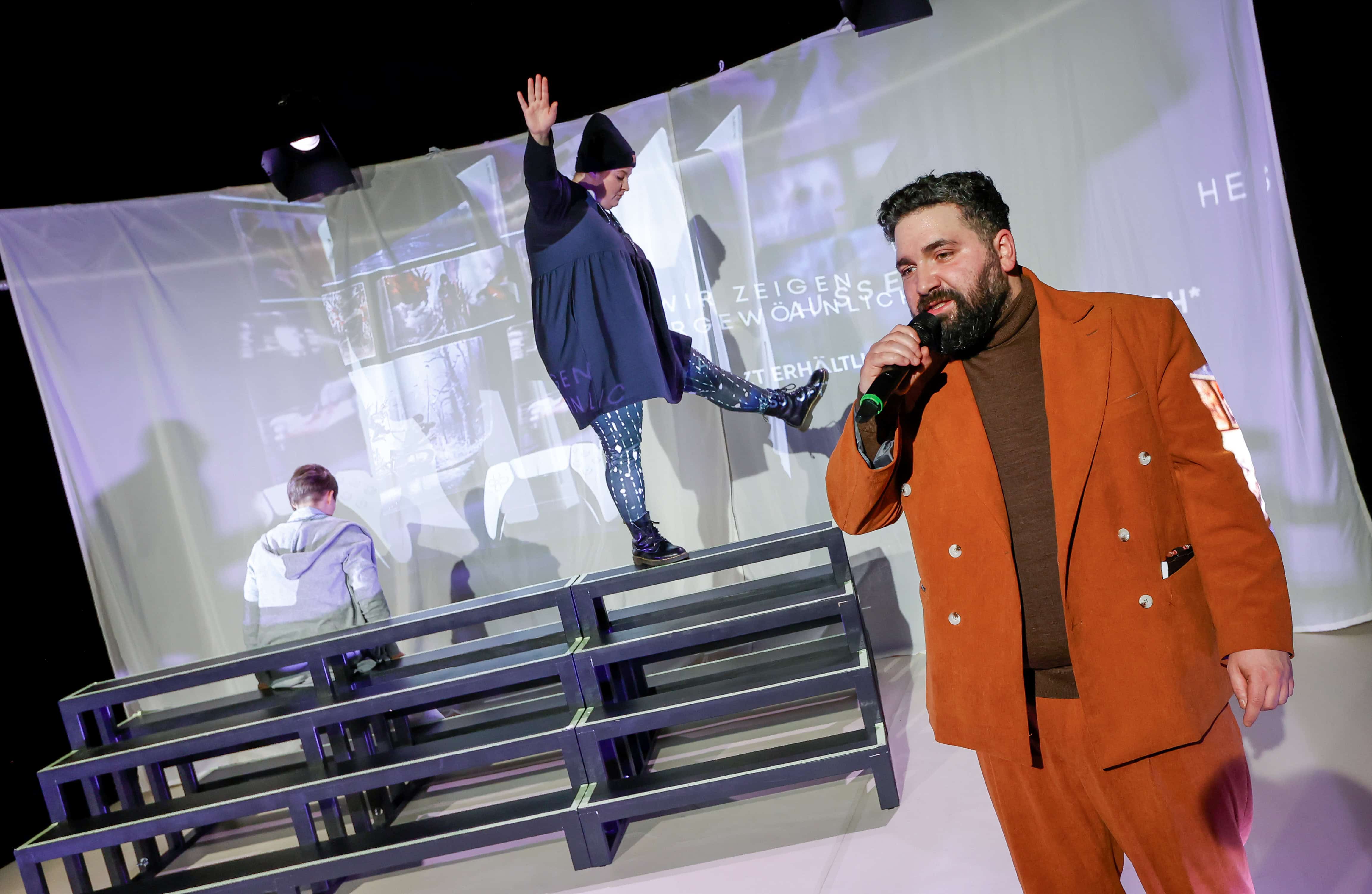 Mansmann arm sein Inszenierung Dinslaken